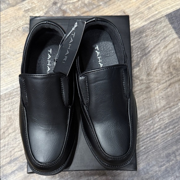 Tahari kids Classic Black Loafers - Picture 2 of 6
